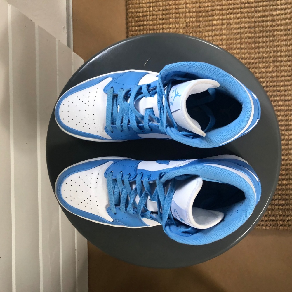 Air Jordan 1 UNC - Picture 3 of 7